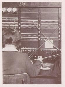 FotoOperadoraconCalculografo_RTE_marzo1929_v5n3