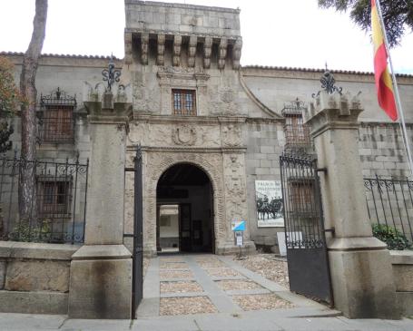 Entrada del Archivo Militar de Ávila (fotografía de Pablo Soler)