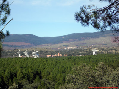Estación Terrena de Buitrago en el paisaje. Foto de http://elpaisquenuncaseacaba.blogspot.com.es/