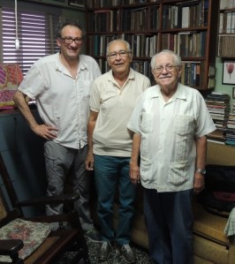 De derecha a izquierda el Dr. José Altshuler, el Dr. Roberto Díaz (presidente y secretario, respectivamente, de la SCHCT) y Pablo Soler.