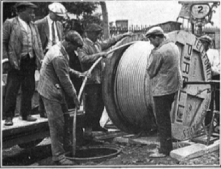 El primer cable telefónico subterráneo de la CTNE. El Escorial, 22 de julio de&nbsp;1925