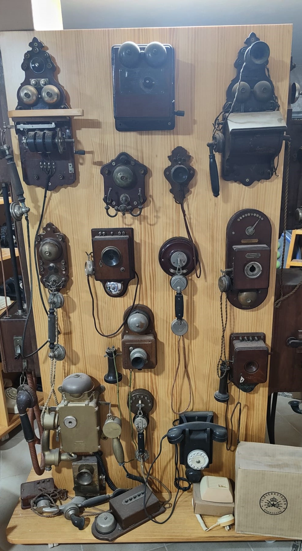 Colección de teléfonos Antonio&nbsp;Jurado